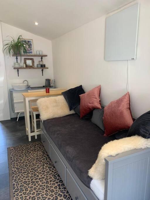 The Garage Getaway Apartment Глостънбъри Екстериор снимка